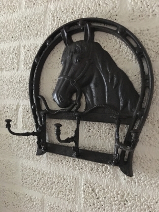 Wall coat rack horse cast iron, 3 hooks, beautiful!!